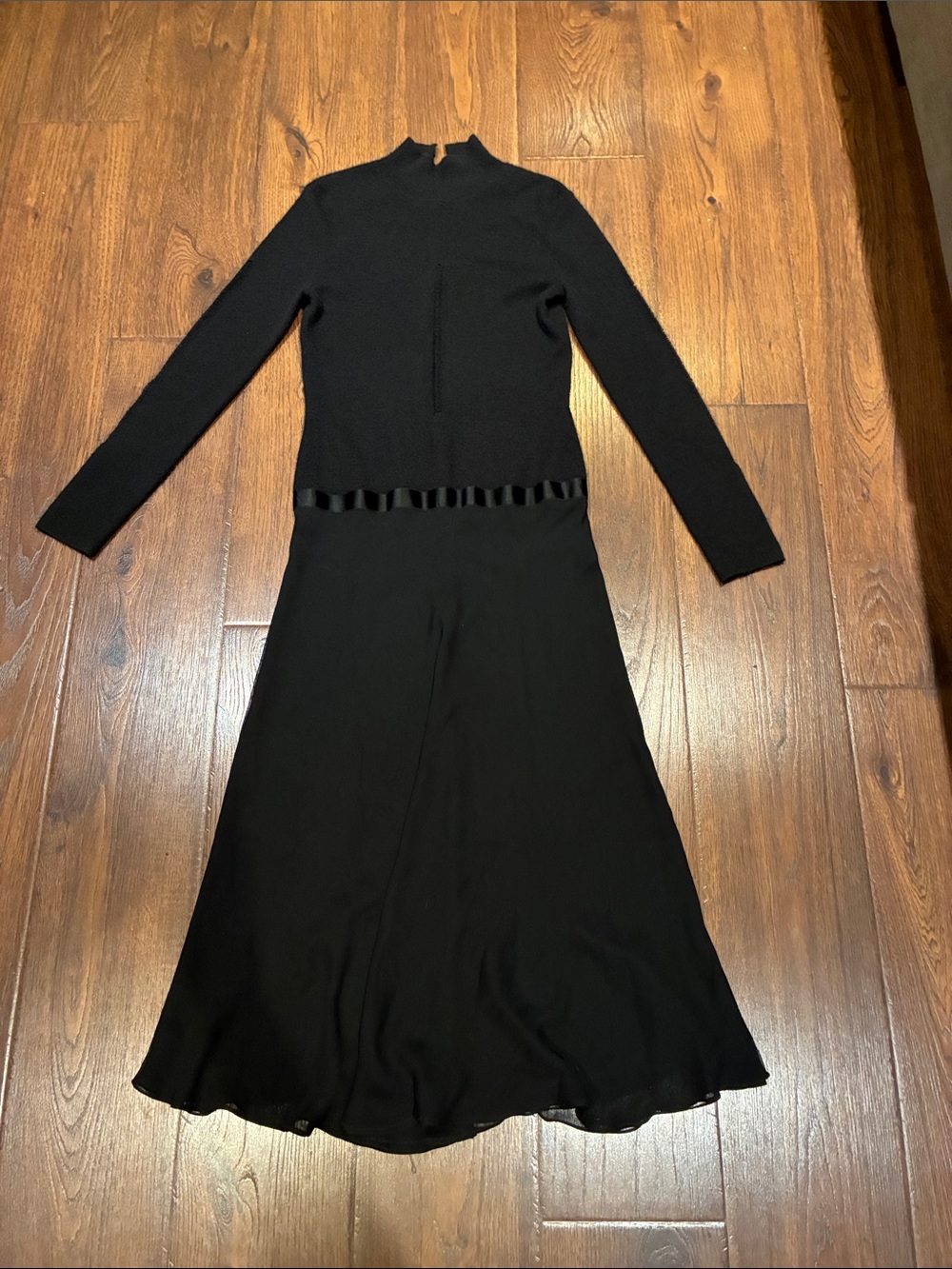 Classic Black Long-Sleeve Midi Dress with Waist Ribbon Detail